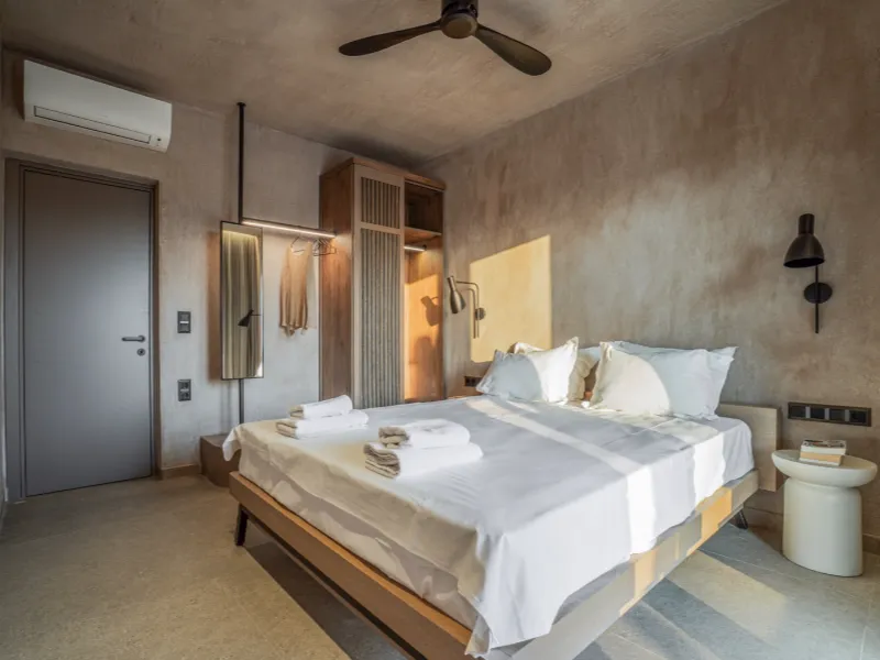 Kingsize-Schlafzimmer der Supreme Suite, Nikiti Chalkidiki