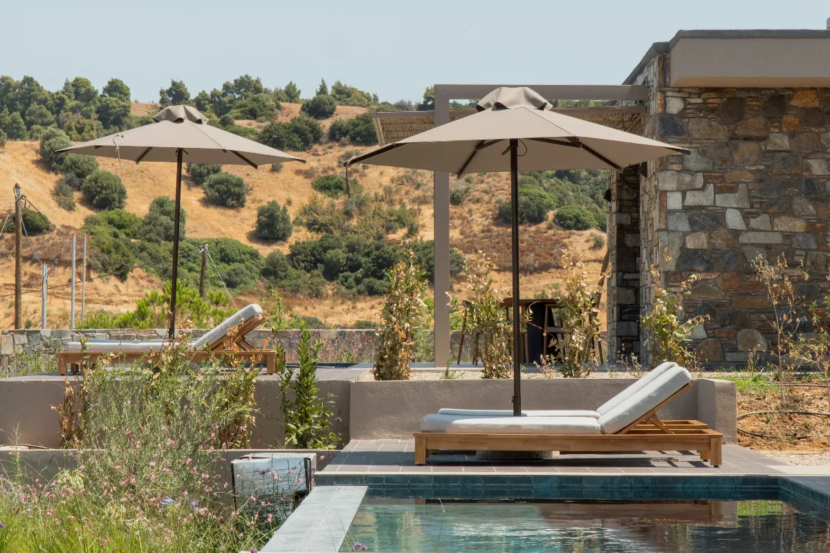 Privater beheizter Infinity-Pool der Supreme Suite mit Blick auf die Ägäis, Nikiti